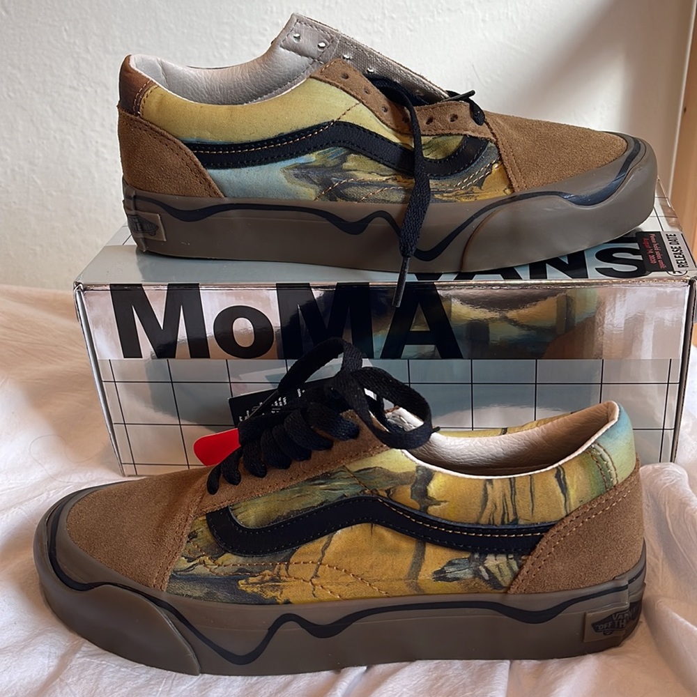 Van’s MOMA Salvador Dali Old Skool - Women’s Size 6
